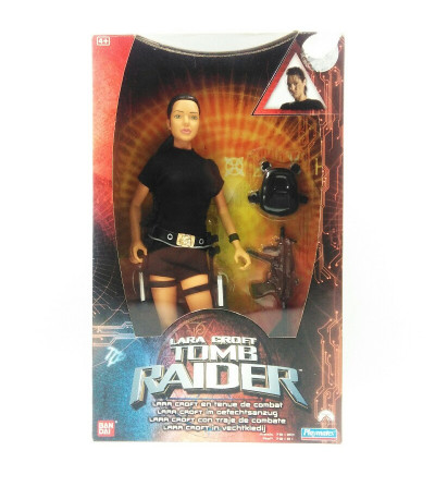 LARA CROFT CON TRAJE DE...